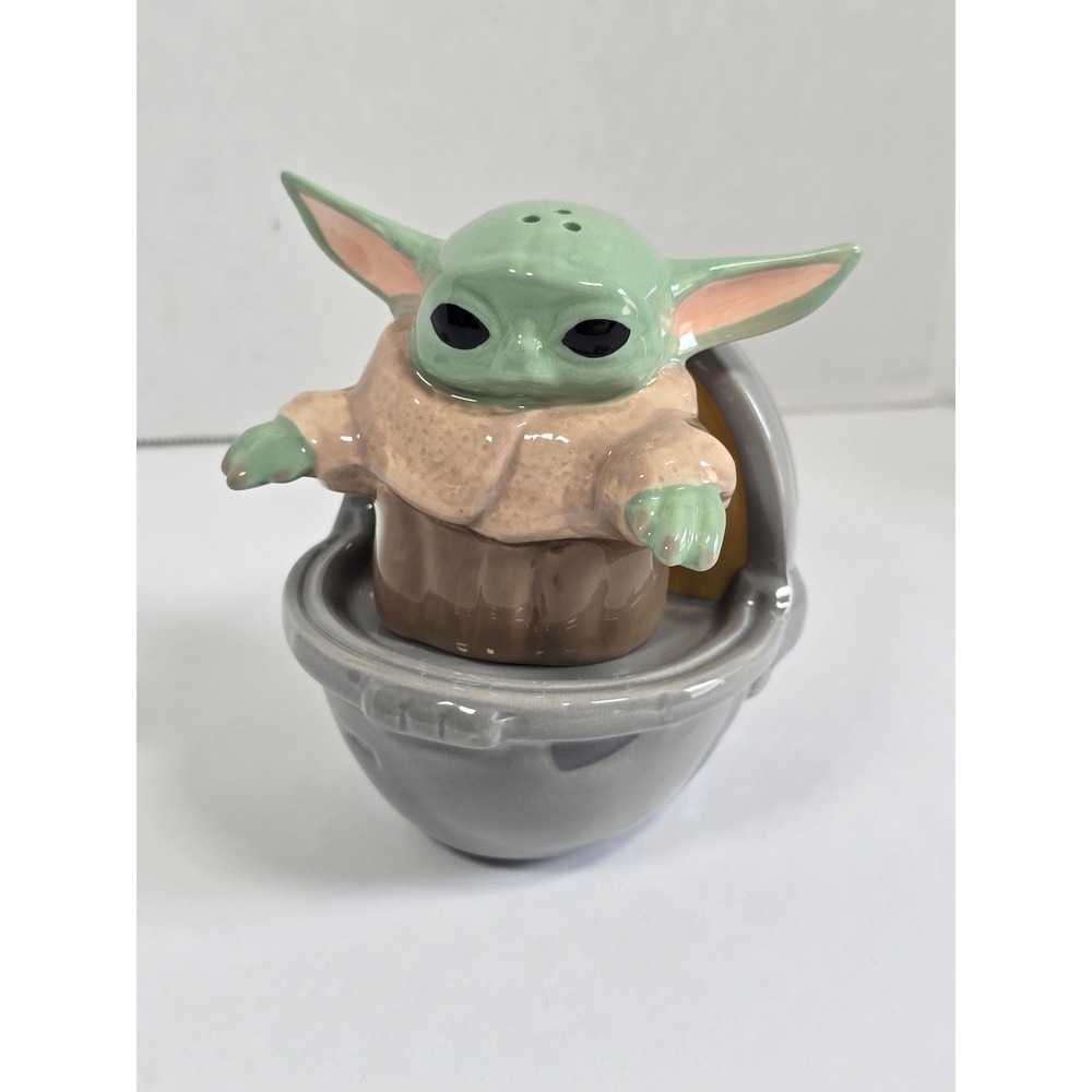 Star Wars Mandalorian Grogu Hover Pram Ceramic Salt Pepper Shaker Set BIOVP9EX